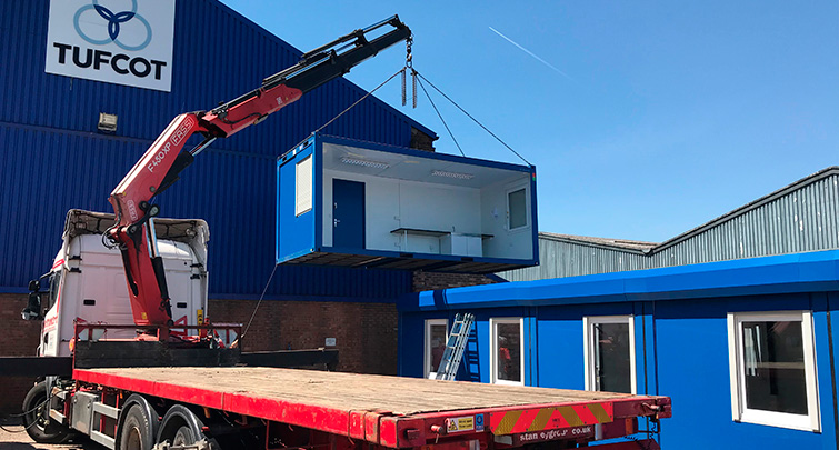 Concept Accommodation - Hiab lifting bay into position